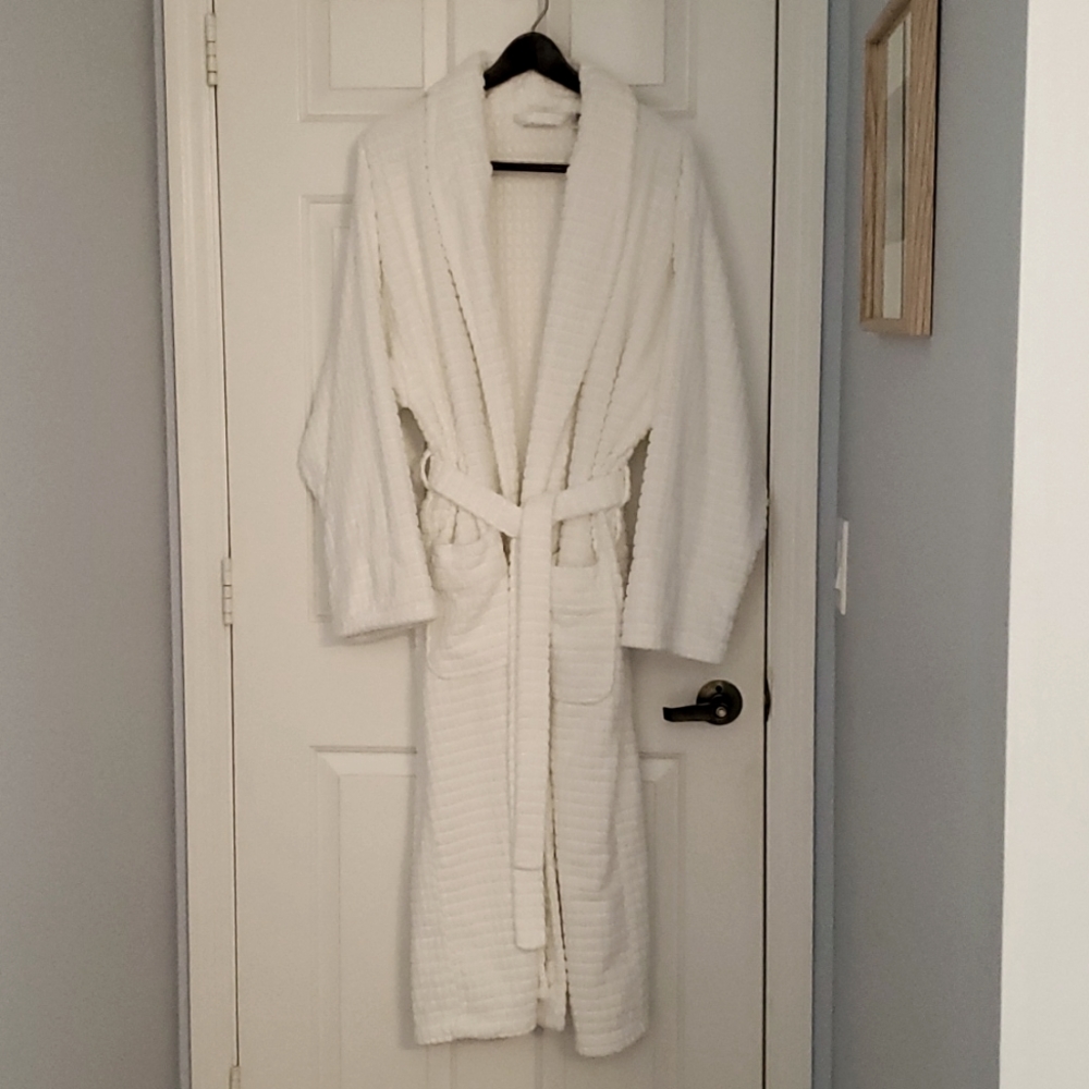 White plush unisex robe